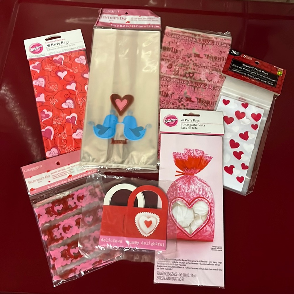 Heart-Themed Gift and Treat Bags Red Pink for Valentine’s Day, Wedding, Shower